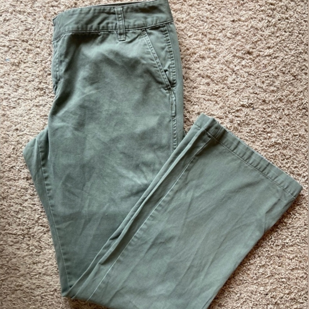 Old Navy VTG wider leg w/buttoned back pockets and mini vents on bottoms mint